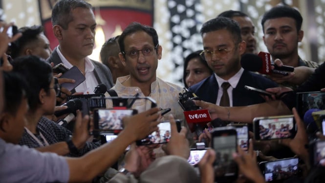 685964a05911f-nadiem-makarim-penuhi-panggilan-pemeriksaan-kejagung_665_374.jpg