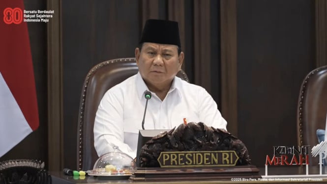 689312a25c4ad-presiden-ri-prabowo-subianto-memimpin-sidang-kabinet-paripurna_665_374.jpg