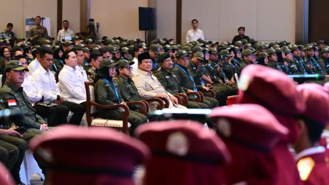 68a87323b17ab-presiden-ri-prabowo-subianto-saat-menghadiri-pembekalan-guru-sekolah-rakyat_665_374.jp_.jpeg