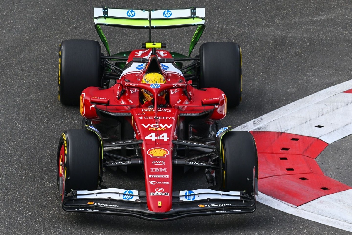 1758315605_lewis-hamilton-ferrari.jpg